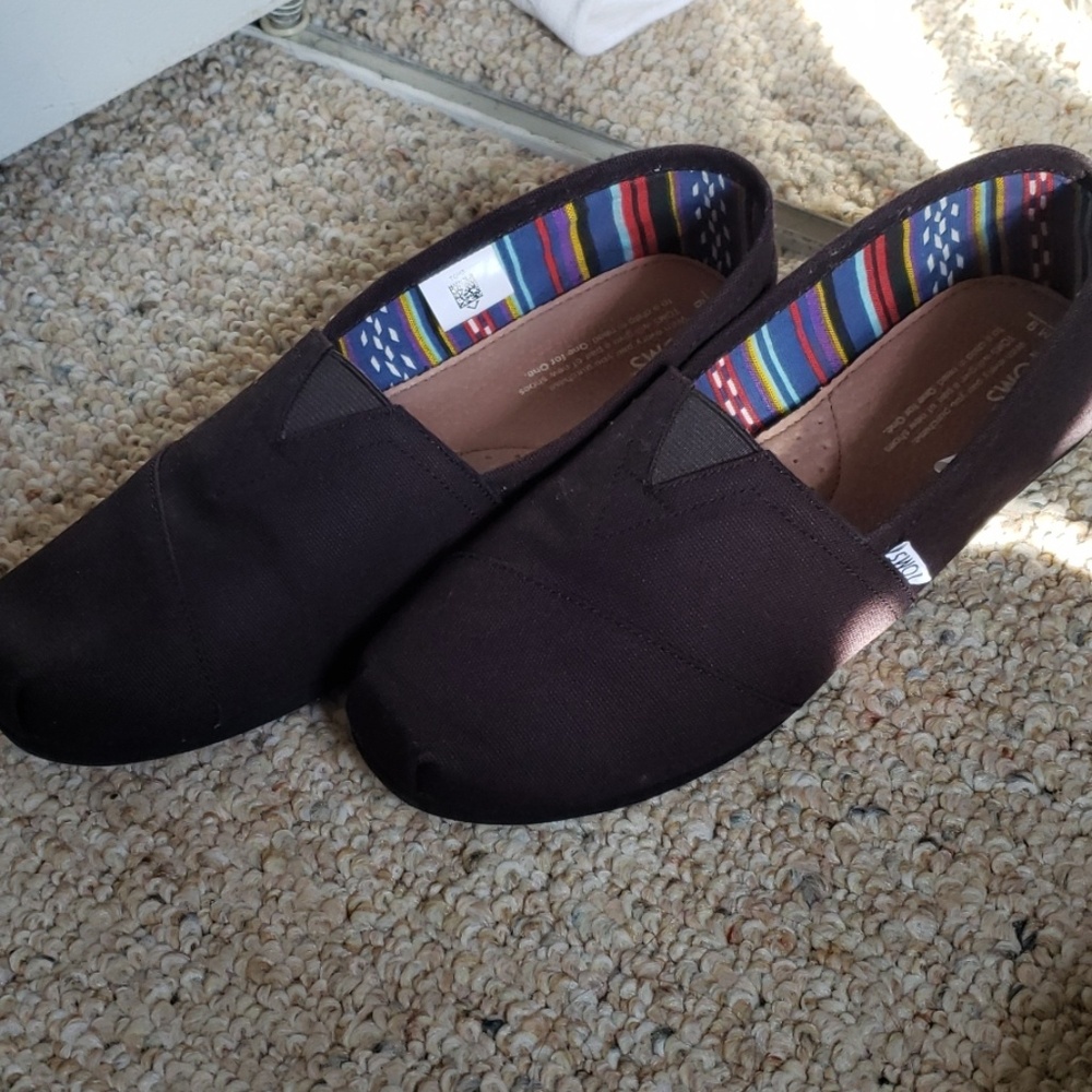 Toms Classic Black on Black Canvas